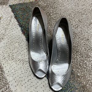 BCBGirls Silver Metallic Pumps High Heels 8.5